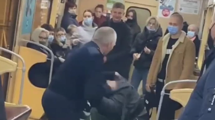 В харьковском метро машинист избил пассажира