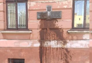В Черновцах неизвестные облили нечистотами здание Украинского народного дома