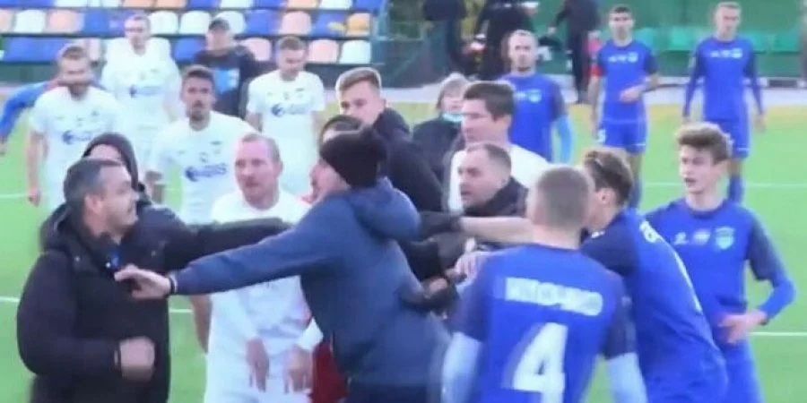 Матч Второй лиги Украины завершился массовой дракой на поле