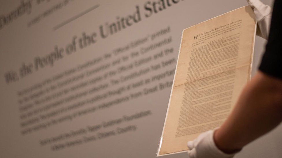 Старинную копию конституции США продали на аукционе за 43 млн долларов