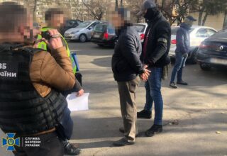 Служба безопасности задержала мошенников, которые представлялись офицерами СБУ и терроризировали иностранцев в Украине