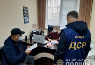 В Киеве полицейские сообщили подозрение работникам частной лаборатории за подделку COVID-документации