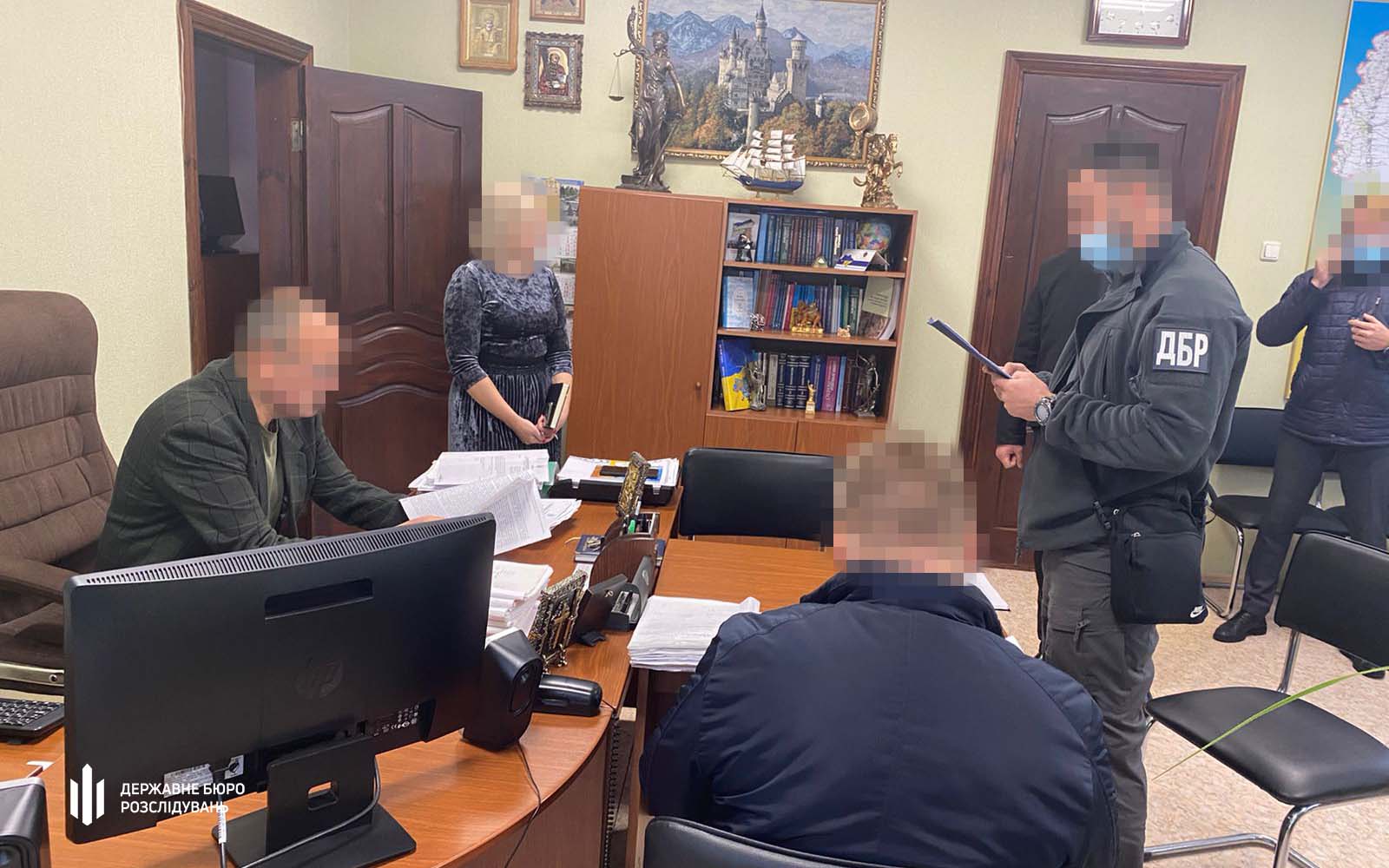 ГБР разоблачило судью и работников Лисичанского городского суда на махинациях с принятием судебных решений