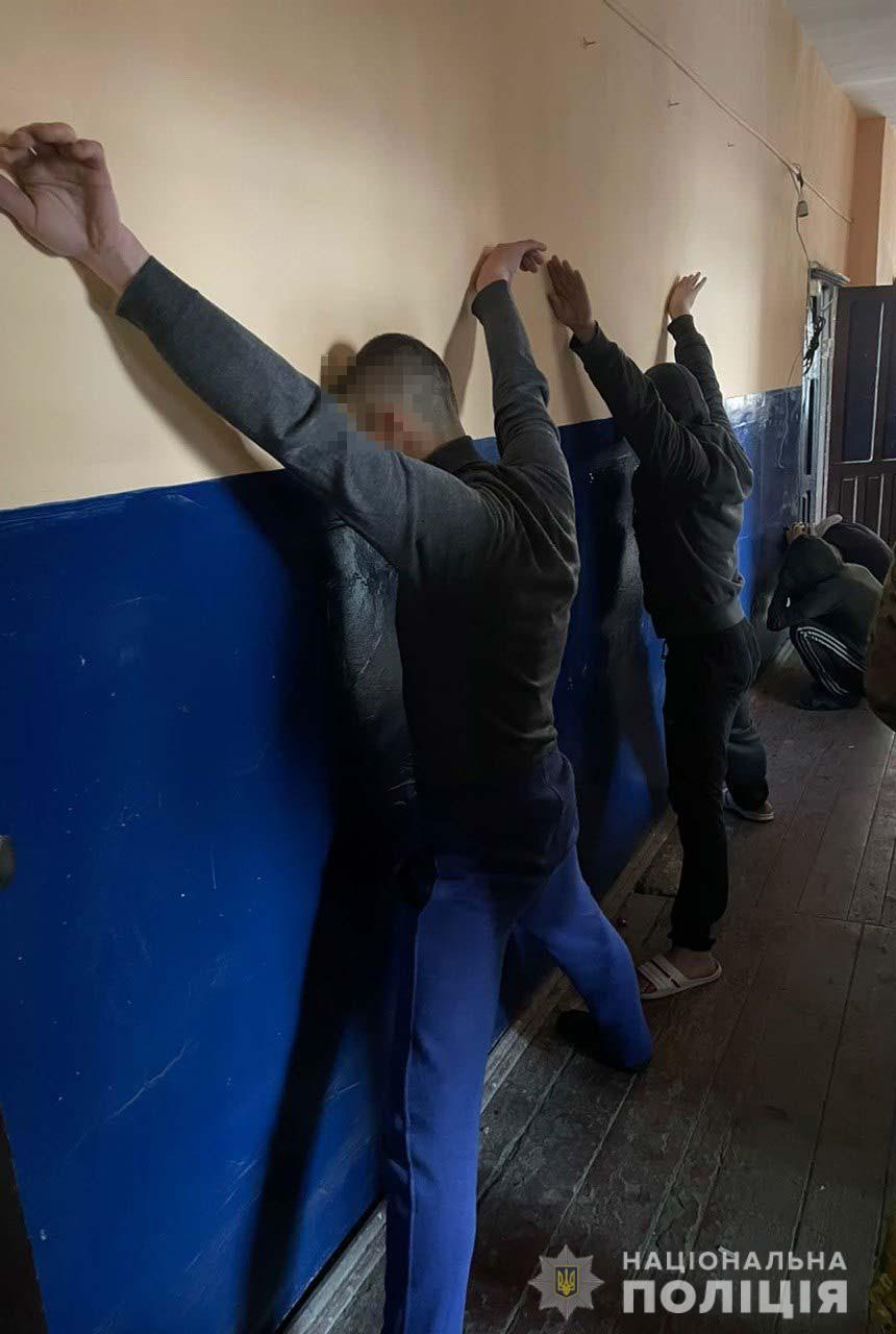 В Днепропетровской области правоохранители пресекли деятельность ОПГ мошенников