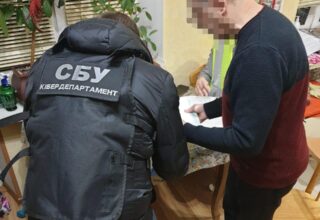 Киевские правоохранители разоблачили группу злоумышленников за продажу поддельных международных COVID-сертификатов