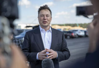 С момента опроса в Twitter Илон Маск продал акции Tesla почти на 11 млрд долларов США
