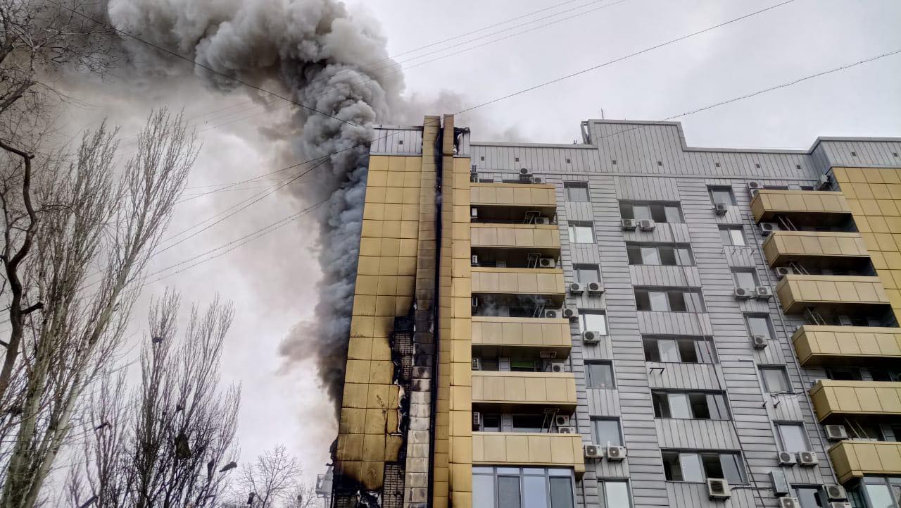 В Днепре горит центральный офис «АТБ»