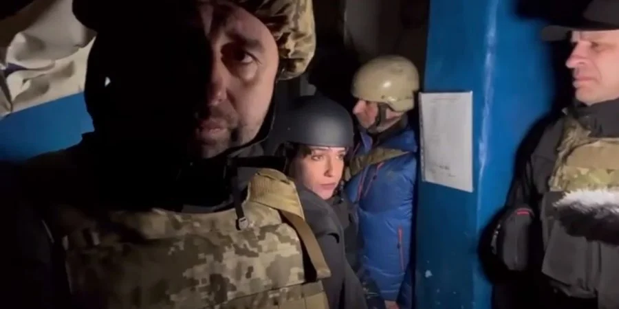 На Донбассе делегация в составе из нардепов и журналистов попала под обстрел