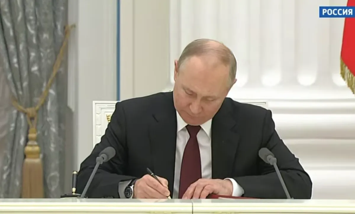 Путин признал независимость Донецкой и Луганской народных республик