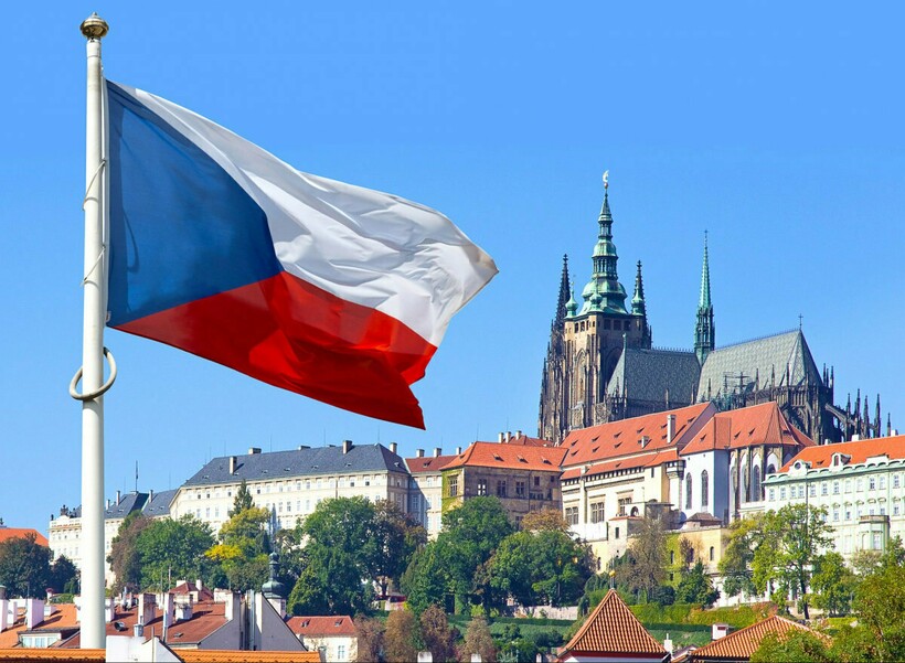 В Чехии граждане вышли на митинг против нынешнего правительства и поставок оружия Украине