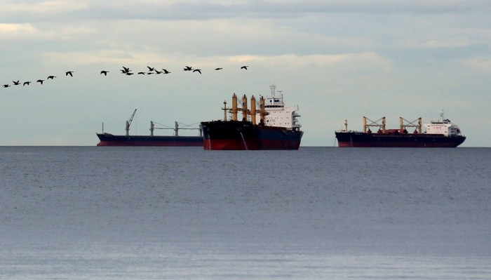 В рамках санкций ЕС, с завтрашнего дня Италия закрывает порты для российских кораблей