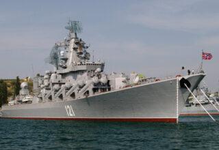 В Чёрном море загорелся российский крейсер «Москва»