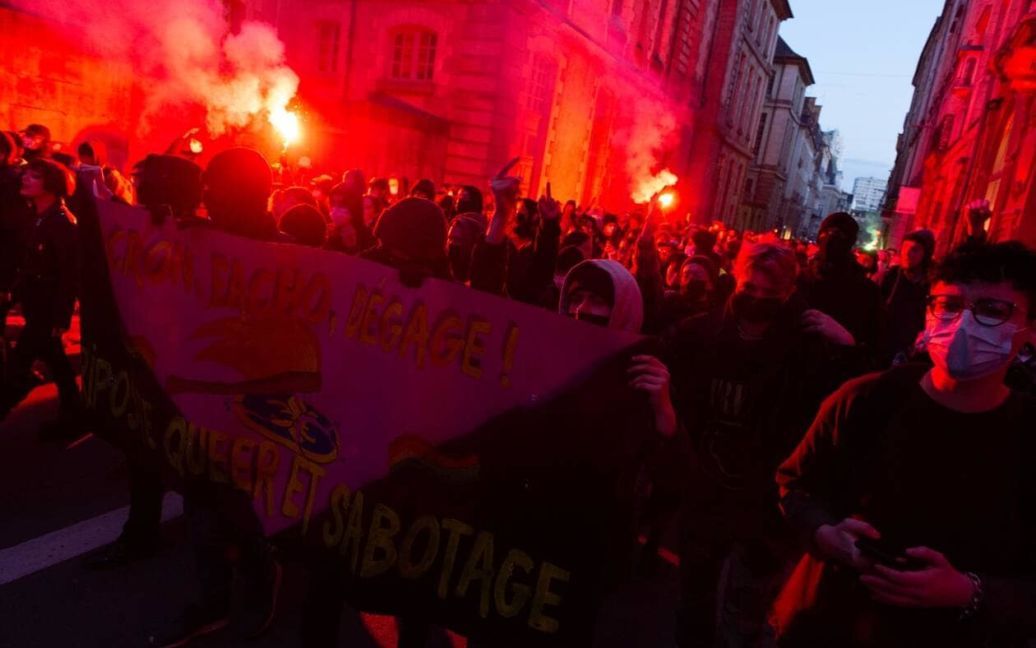 Во Франции после первого тура выборов начались массовые протесты