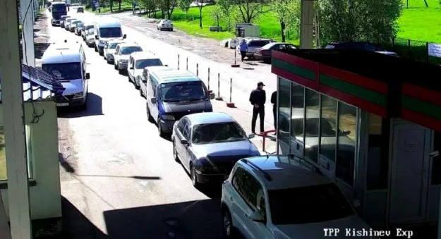 С Приднестровья после взрывов жители массово едут на подконтрольную Молдове территорию