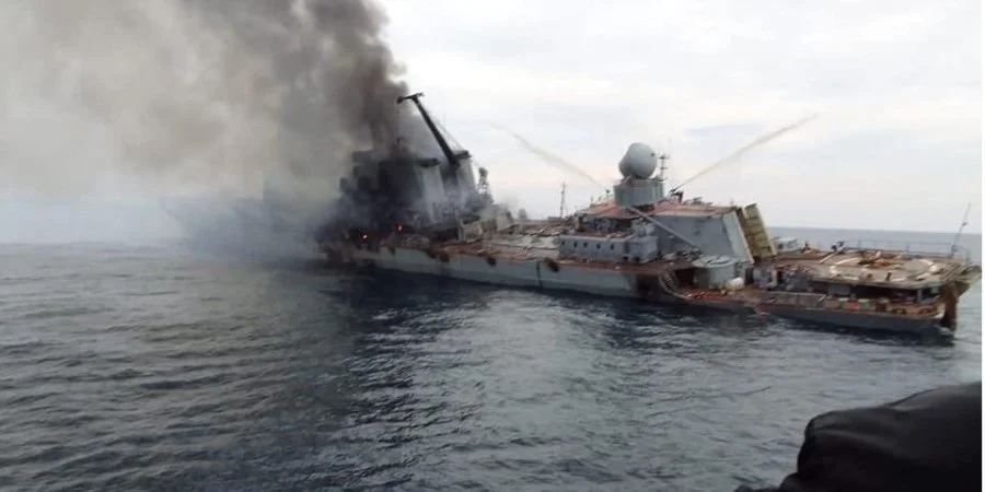 В сети появились фото и видео российского крейсера «Москва» незадолго до затопления