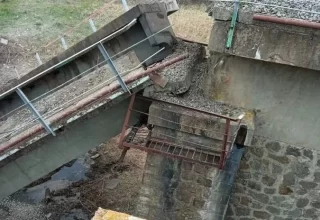 В Курской области частично обрушился железнодорожный мост