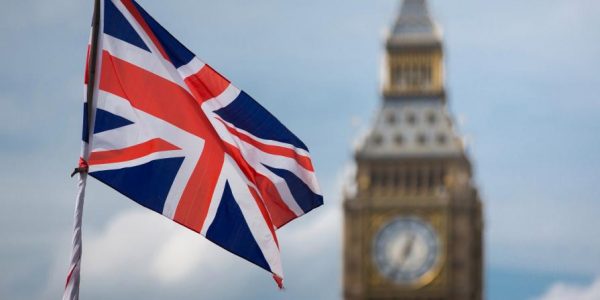 Лондон планирует усилить контроль над интернет-платформами и ИИ-чат-ботам