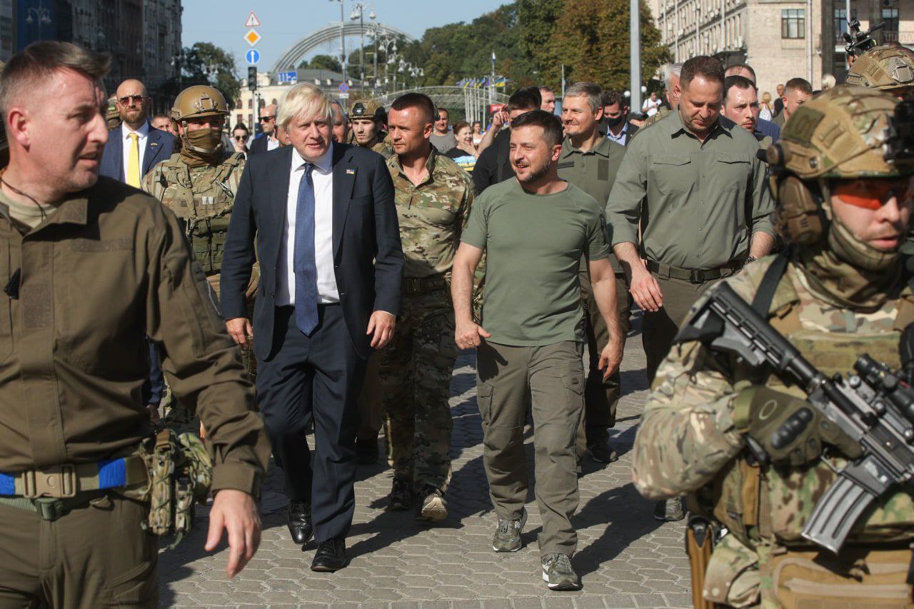 «Настоящий друг Украины»: Джонсон с Зеленским прошлись по центру Киева