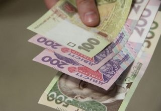 Украинцы могут остаться без зарплат и пенсий, — Денис Шмыгаль