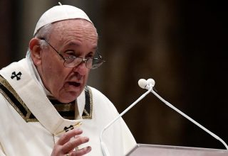 «Украина подвергается дикости, зверствам и пыткам», — Папа Римский