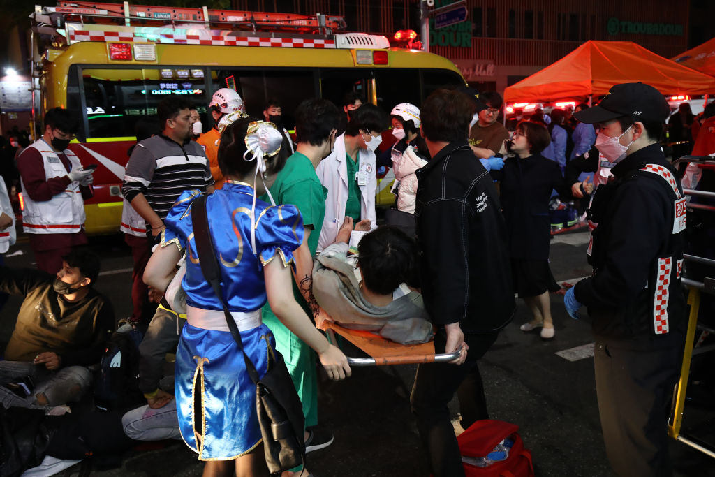В Сеуле на праздновании Хеллоуина произошла давка: есть возможные погибшие и пострадавшие