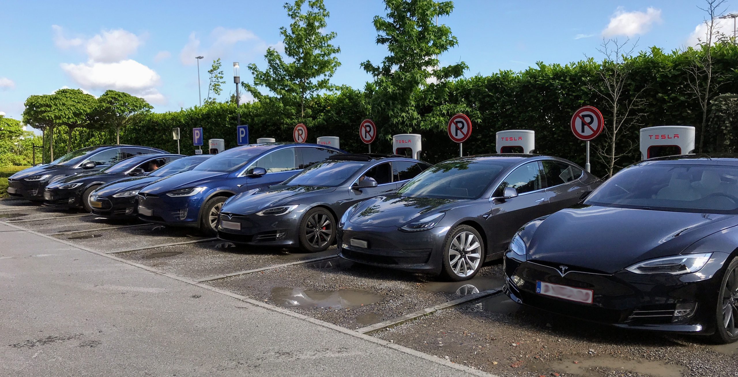 В Германии электрокары Tesla опередили Volkswagen по количеству зарегистрированных авто, — СМИ