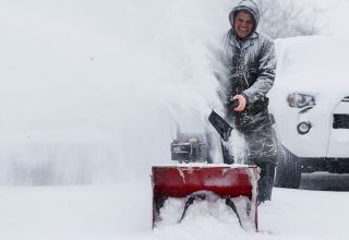 У США продовжує вирувати снігова буря, є жертви