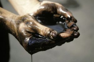 ОПЕК+ збільшує видобуток: ціни на нафту йдуть донизу