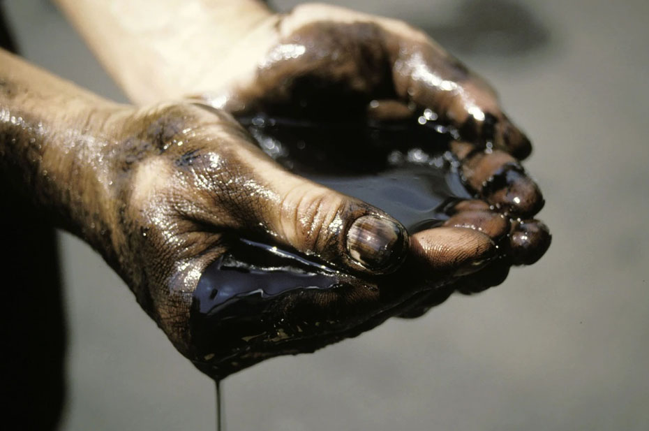 Путин запретил продавать нефть странам, которые ввели «потолок цен» на сырьё