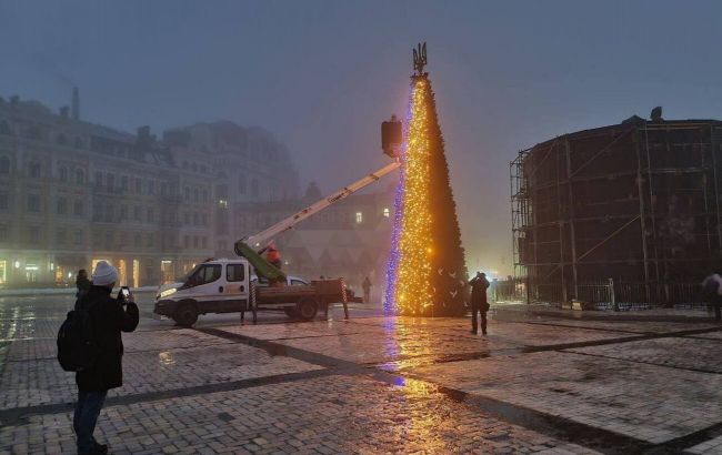 В Киеве впервые зажгли главную ёлку