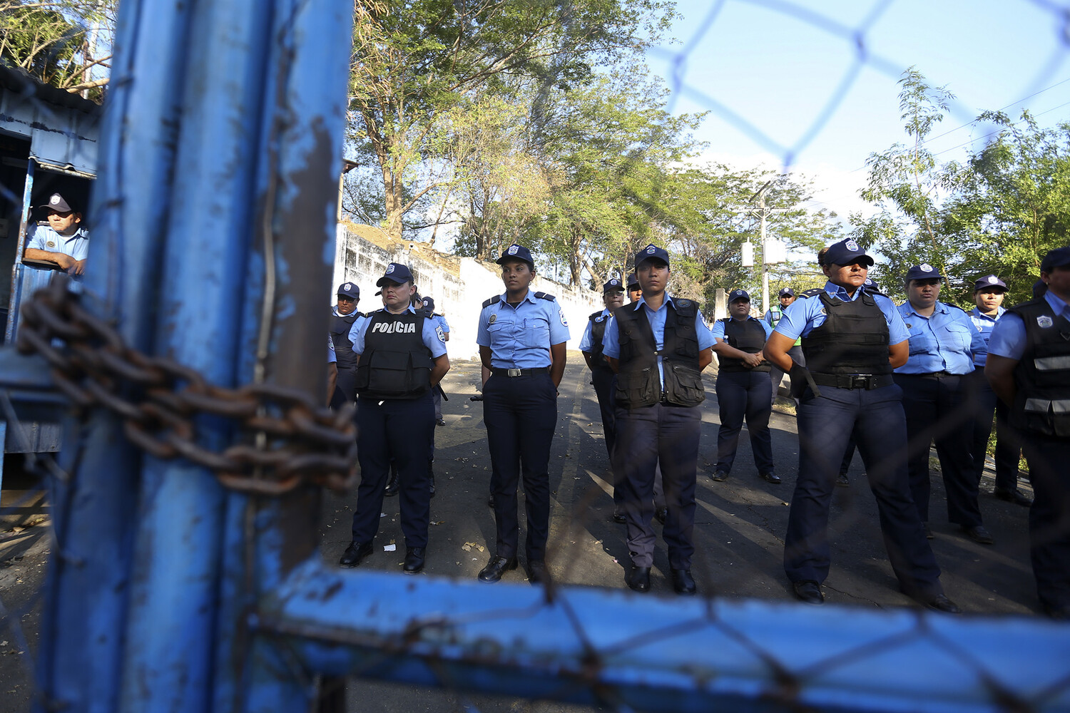 Никарагуа освободила более 200 политзаключенных и отправила их в США
