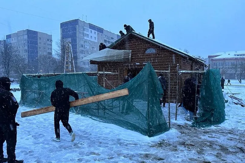 Во Львове коммунальщики сносят храм УПЦ МП