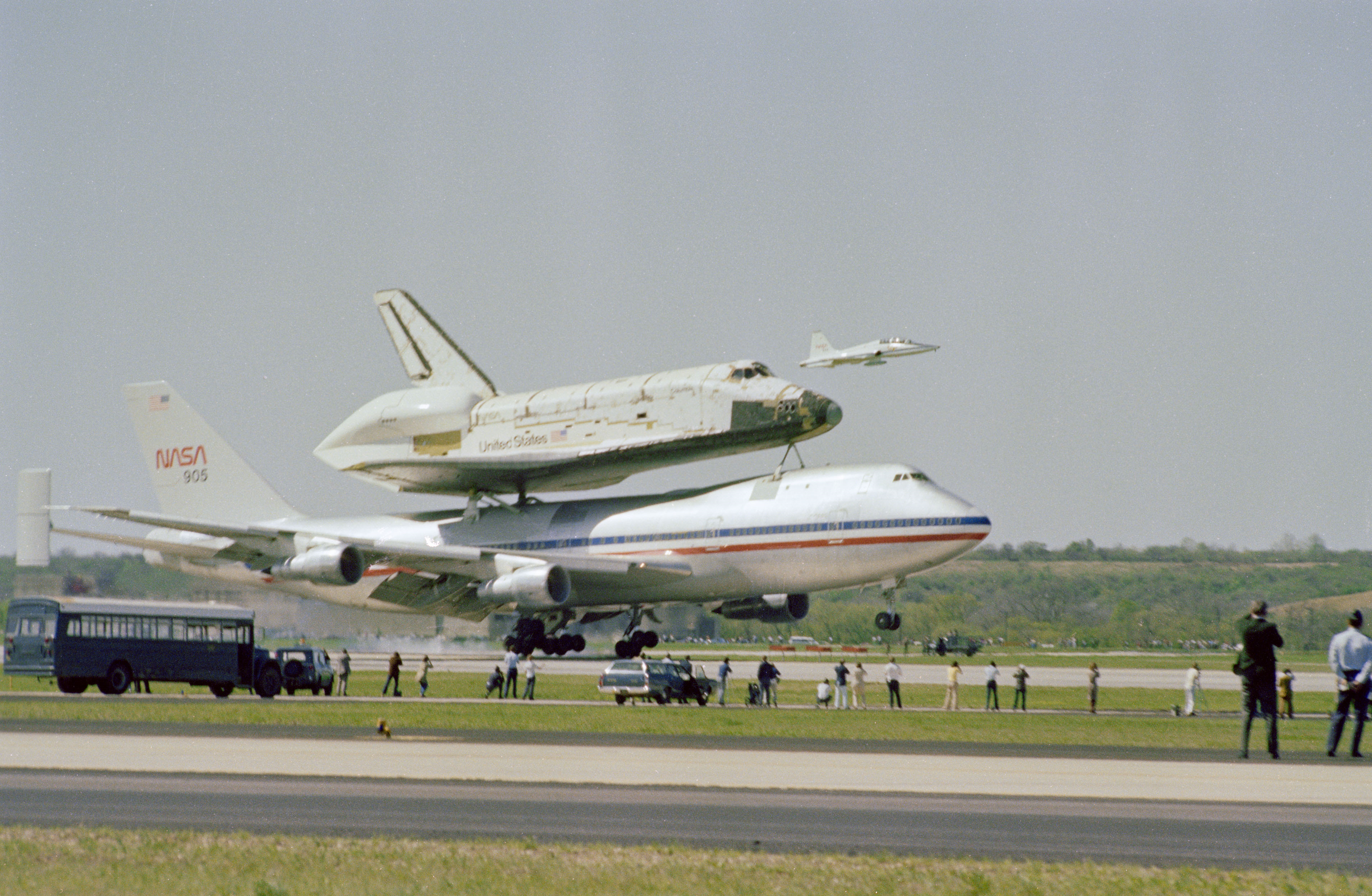 «Колумбия» приземляется: 45 лет назад шаттл прибыл в Космический центр Кеннеди
