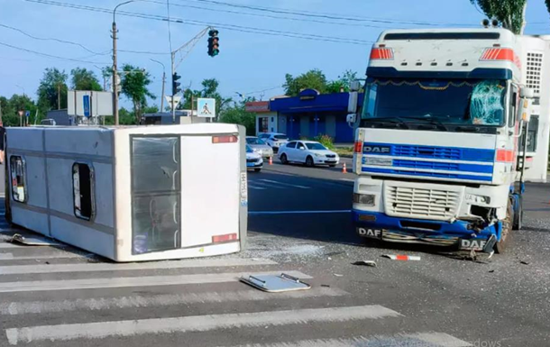 В Кривом Роге травмированы 22 человека в ДТП