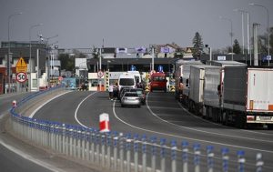 Польша ограничивает пересечение границы украинскими грузовыми автомобилями