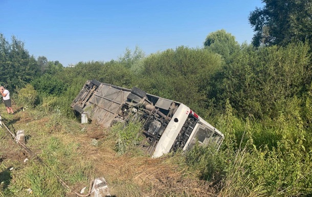 Автобус с паломниками перевернулся в Тернопольской области