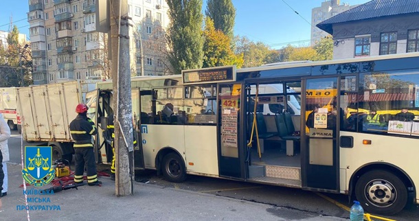 ДТП с маршруткой в Киеве: одна из пострадавших скончалась