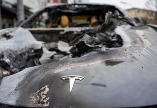 У Німеччині підпалили кілька автомобілів Tesla