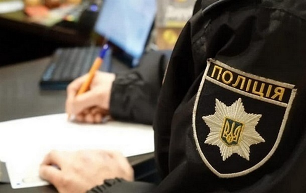 В парке Киева нашли повешенного мужчину.