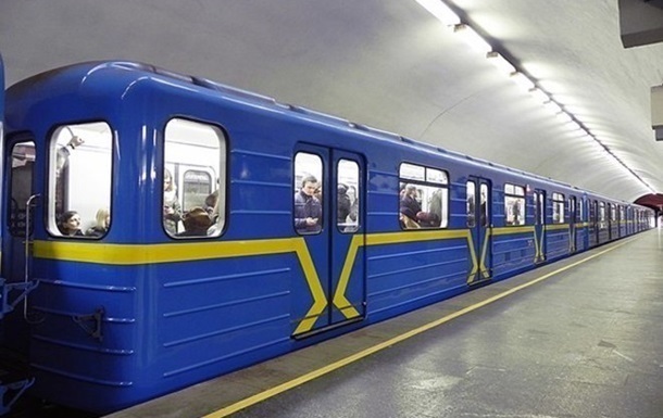 В Киеве на станции метро Дорогожичи обнаружили тело мужчины