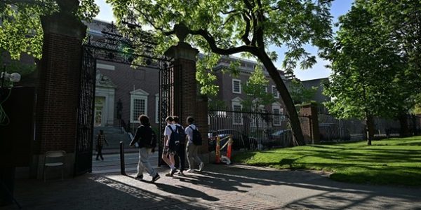 США відновлюють оформлення студентських віз, однак із перевіркою соцмереж