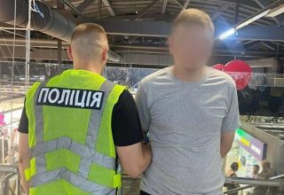 У ТЦ Києва трапилася сутичка з ножем: поліція затримала підозрюваного
