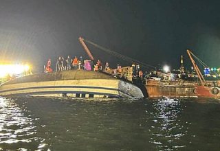 Во Вьетнаме трагедия: перевернулась лодка, перевозившая туристов. По последним данным, погибли 27 человек.
