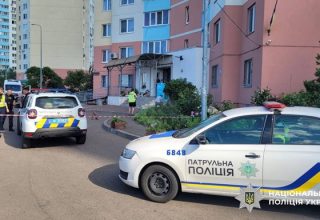 У Києві сталася трагедія: з 21-го поверху випала дитина
