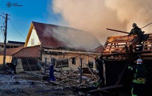 У Київській області внаслідок обстрілів зафіксовано пошкодження житлових будинків та автомобілів