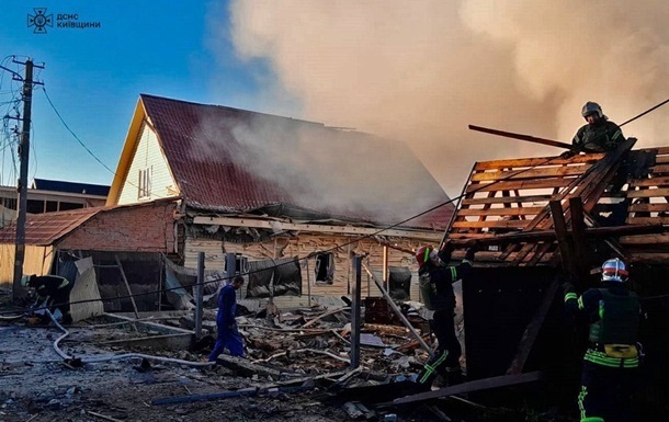 У Київській області внаслідок обстрілів зафіксовано пошкодження житлових будинків та автомобілів
