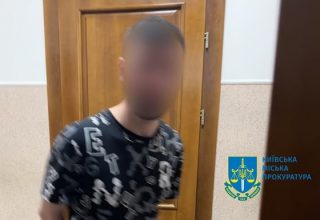 У Києві, на Печерську, двоє молодих людей вчинили наругу над 12-річною дівчинкою