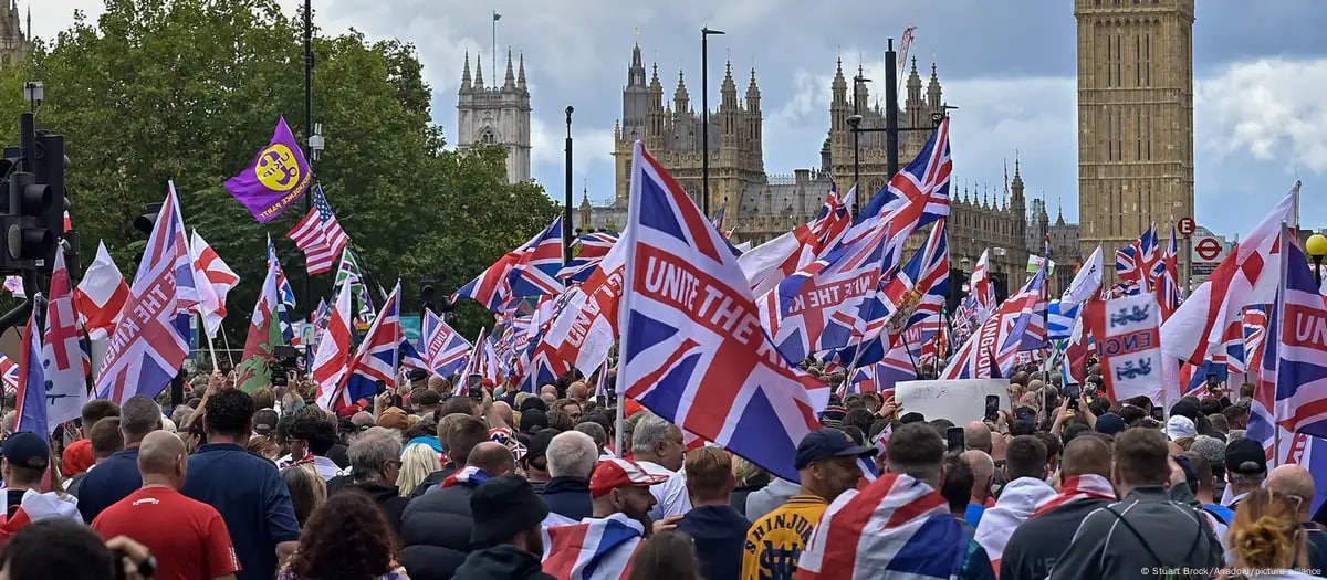 «Мигранты — прочь»: что известно о митинге «Unite the Kingdom» в Великобритании
