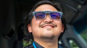 Amazon представила окуляри з використанням штучного інтелекту для своїх кур’єрів