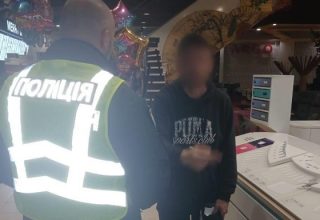 В Киеве некий мужчина кинул страйкбольную гранату в торговом центре